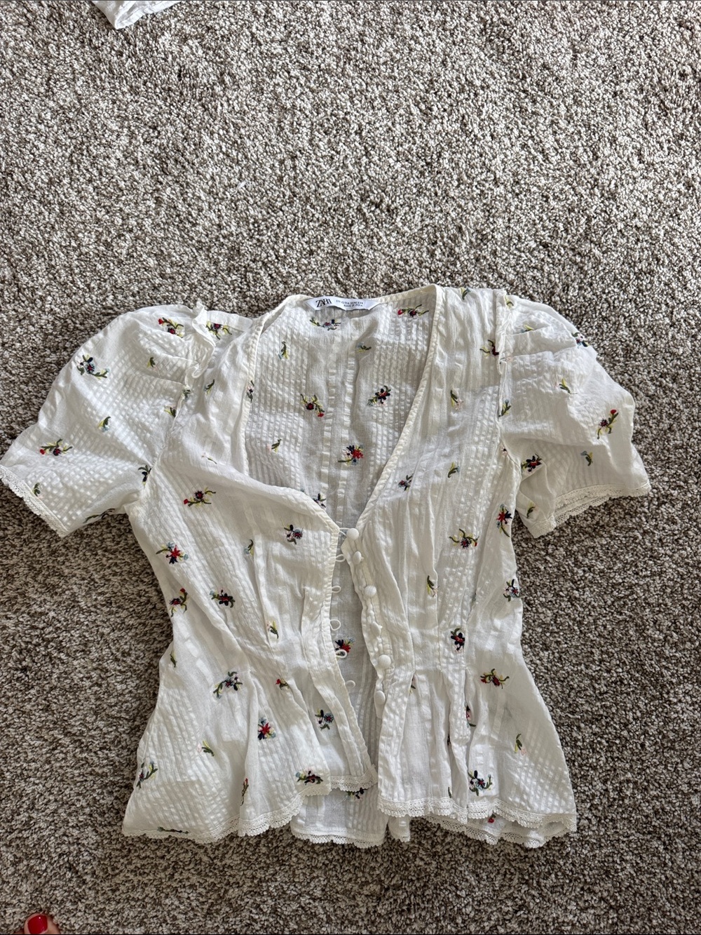 Zara White Floral Embroidered Puff-Sleeve Button-Front Blouse